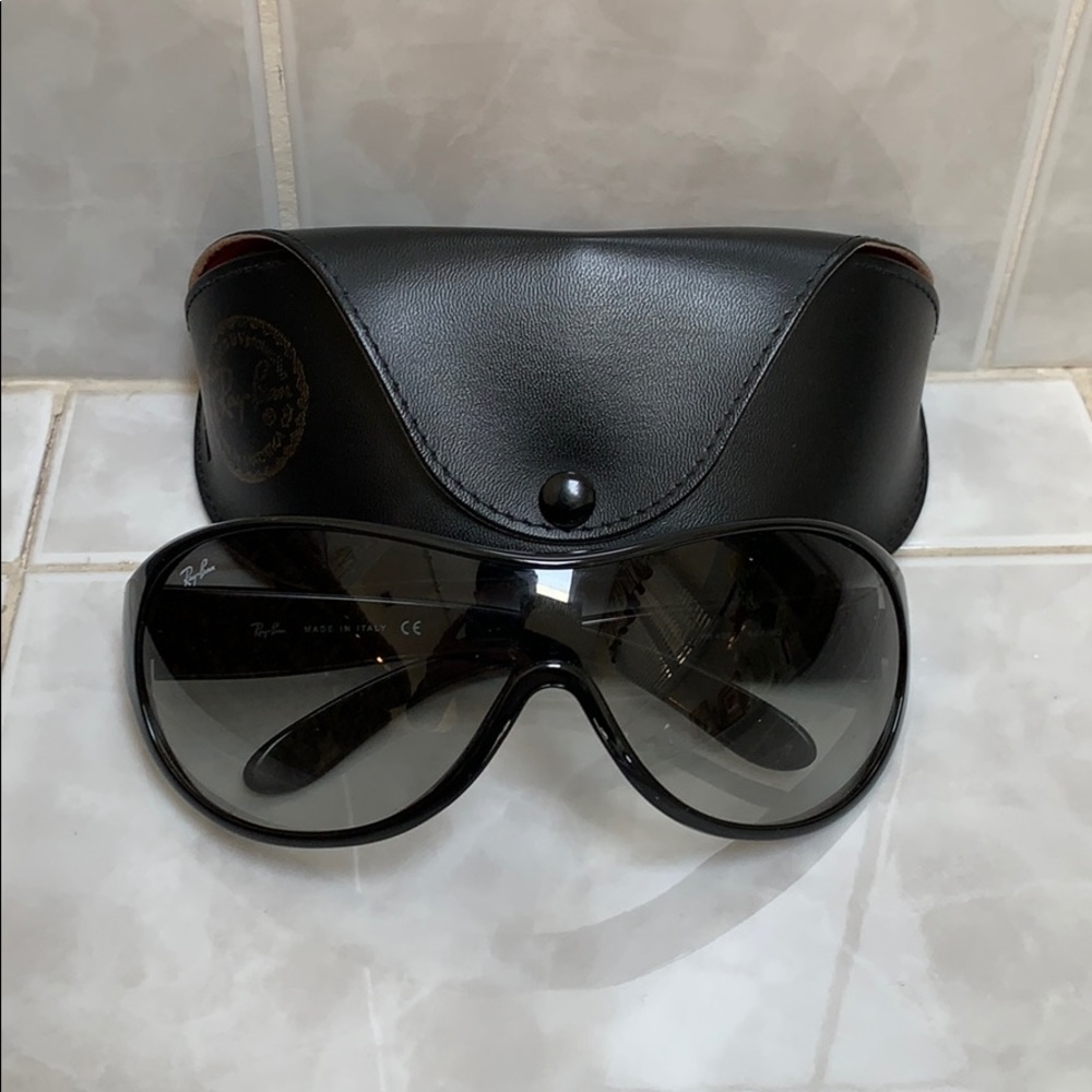 Women’s Ray-Ban Sunglasses